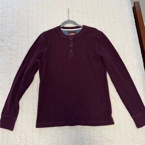 Alesbury Bryant Waffle Knit Men’s Henley in Burgundy